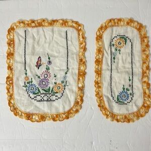 Vintage set of 2 hand embroidered crochet rimmed doilies